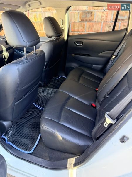 Хетчбек Nissan Leaf 2014 в Дніпрі