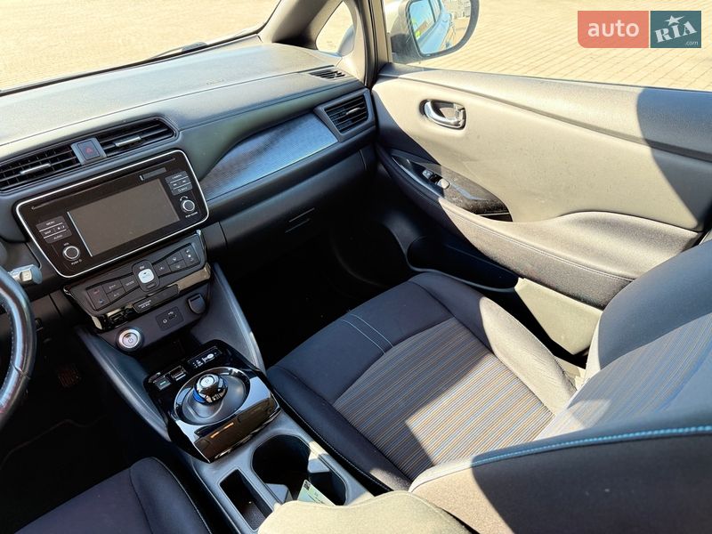 Хетчбек Nissan Leaf 2018 в Дніпрі фото 17 Хетчбек Nissan Leaf 2018 в Дніпрі