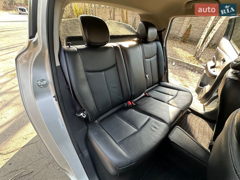 Хэтчбек Nissan Leaf 2013 в Ровно