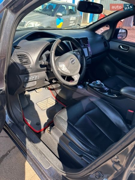 Хэтчбек Nissan Leaf 2013 в Чернигове