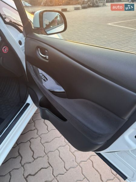 Хетчбек Nissan Leaf 2014 в Нововолинську