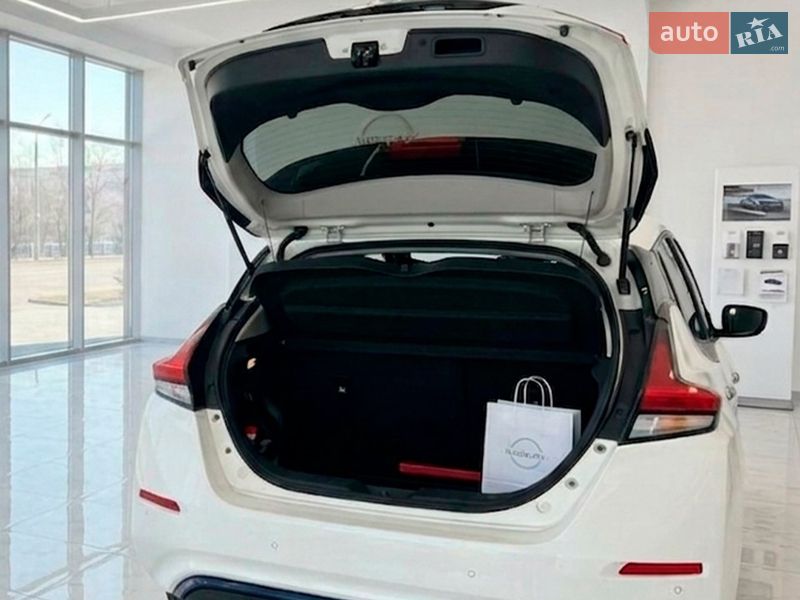 Хэтчбек Nissan Leaf 2018 в Днепре