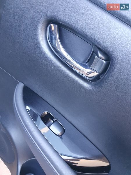 Хетчбек Nissan Leaf 2014 в Горі