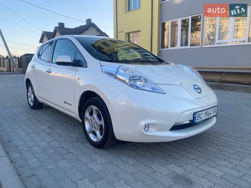 Хэтчбек Nissan Leaf 2015 в Львове