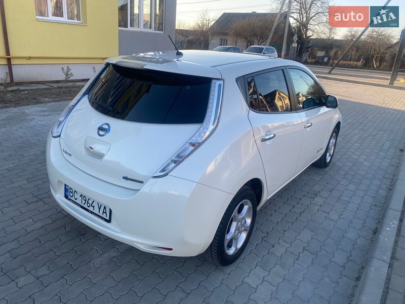 Хэтчбек Nissan Leaf 2015 в Львове