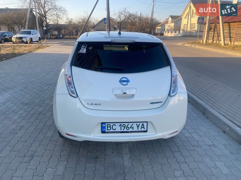 Хэтчбек Nissan Leaf 2015 в Львове