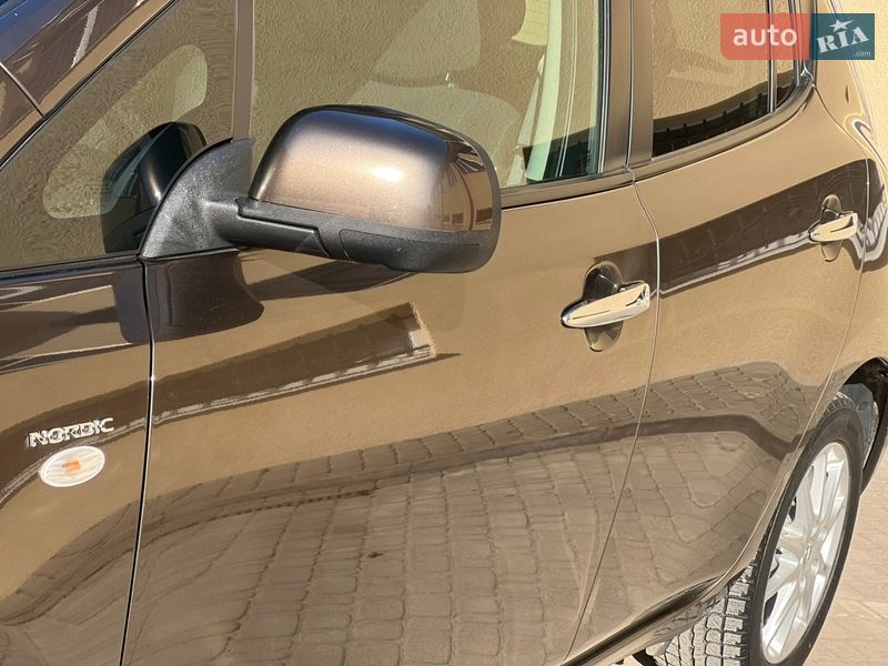 Хетчбек Nissan Leaf 2016 в Трускавці