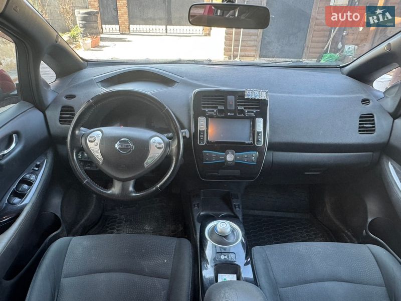 Хэтчбек Nissan Leaf 2015 в Житомире