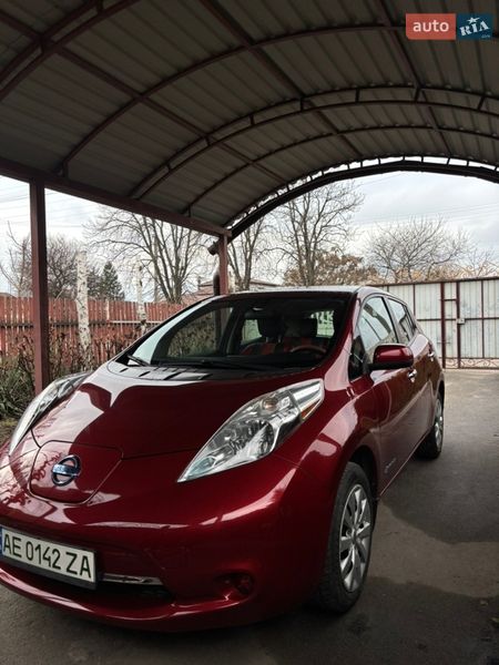 Хетчбек Nissan Leaf 2014 в Дніпрі