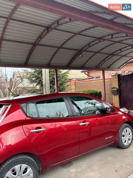 Хетчбек Nissan Leaf 2014 в Дніпрі