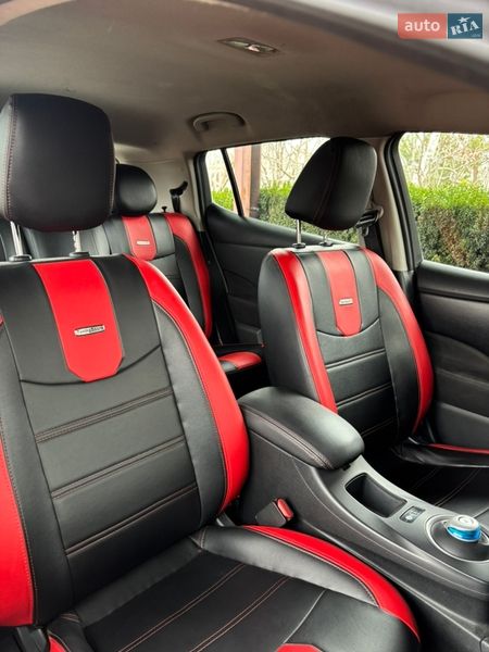 Хетчбек Nissan Leaf 2014 в Дніпрі