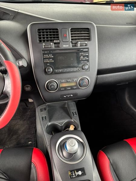 Хетчбек Nissan Leaf 2014 в Дніпрі