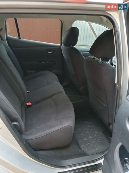 Хэтчбек Nissan Leaf 2013 в Горе