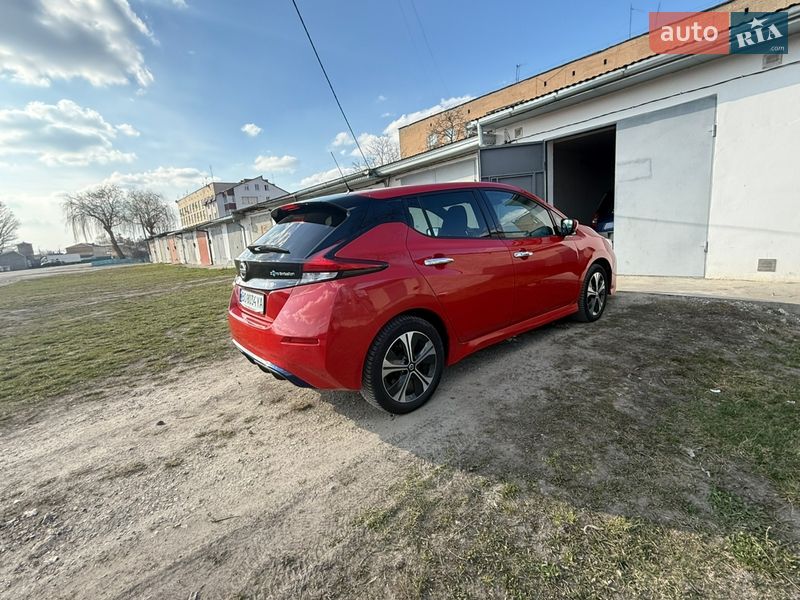 Хэтчбек Nissan Leaf 2020 в Волочиске