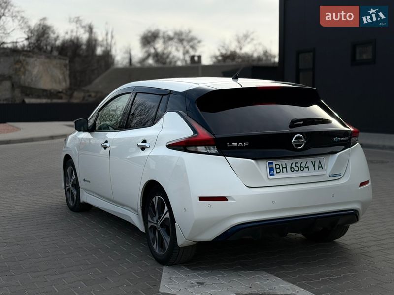Хэтчбек Nissan Leaf 2017 в Одессе