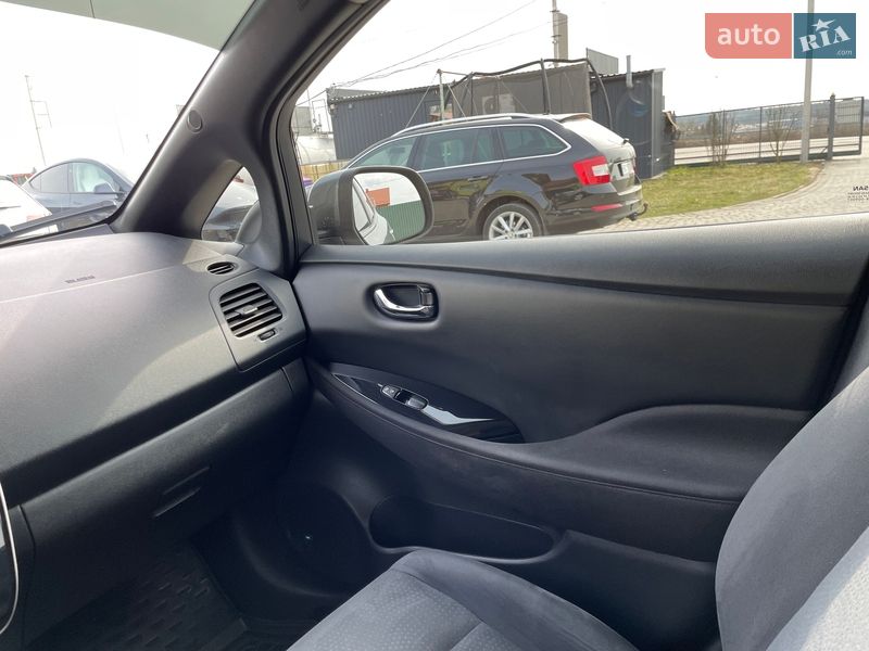 Хэтчбек Nissan Leaf 2014 в Львове