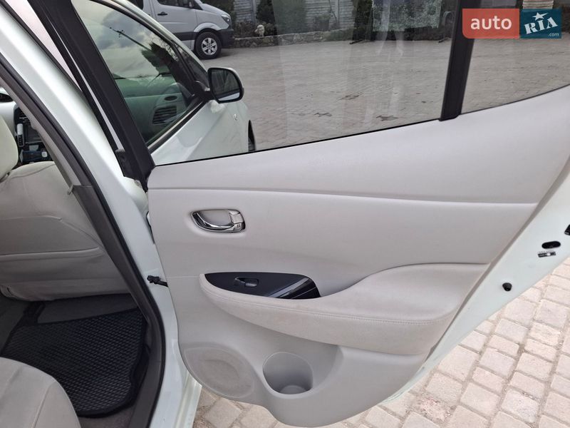 Хэтчбек Nissan Leaf 2013 в Золочеве фото 21 Хэтчбек Nissan Leaf 2013 в Золочеве