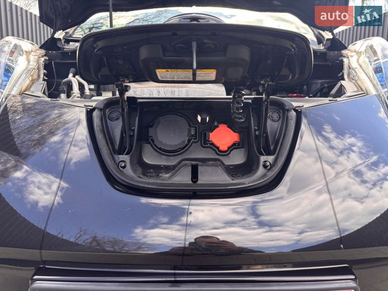 Хетчбек Nissan Leaf 2015 в Житомирі