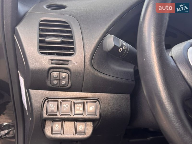 Хетчбек Nissan Leaf 2015 в Житомирі