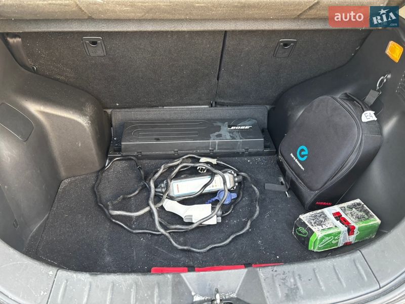 Хетчбек Nissan Leaf 2015 в Житомирі