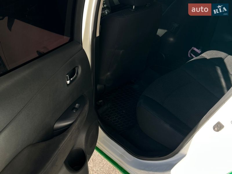 Хэтчбек Nissan Leaf 2015 в Днепре