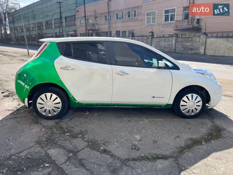 Хэтчбек Nissan Leaf 2015 в Днепре