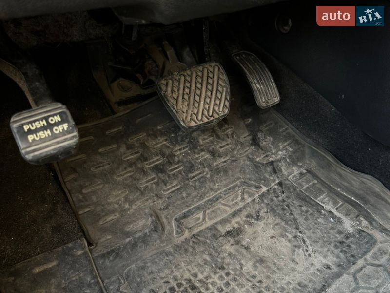 Хэтчбек Nissan Leaf 2015 в Днепре