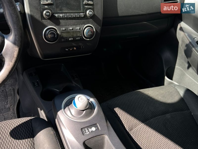Хэтчбек Nissan Leaf 2015 в Днепре