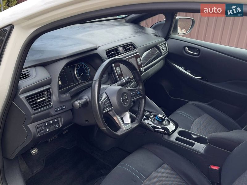 Хэтчбек Nissan Leaf 2021 в Киеве
