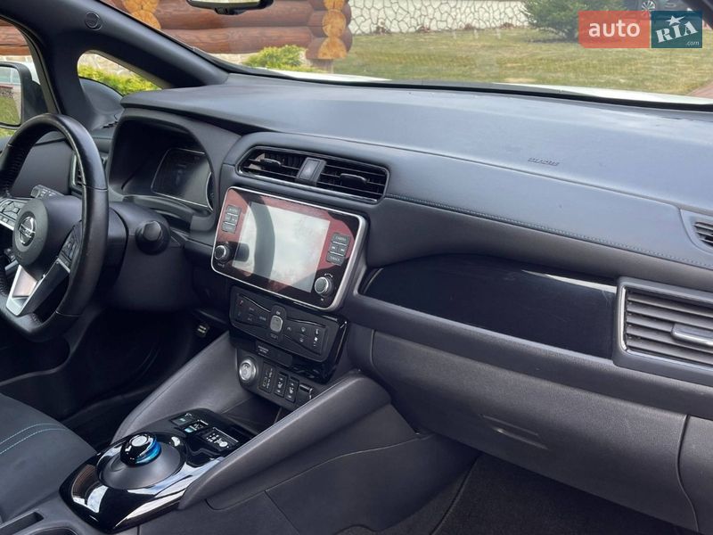 Хэтчбек Nissan Leaf 2021 в Киеве