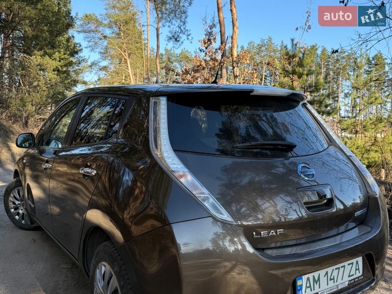 Хэтчбек Nissan Leaf 2016 в Коростышеве
