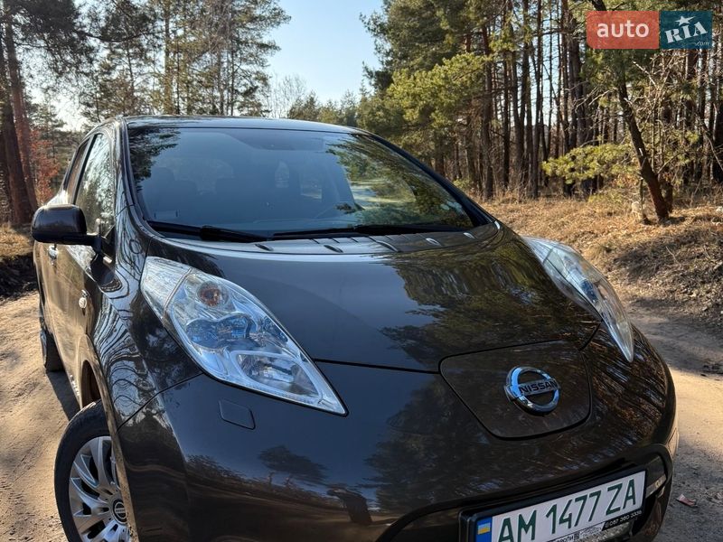 Хэтчбек Nissan Leaf 2016 в Коростышеве
