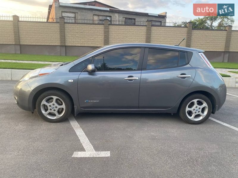 Хэтчбек Nissan Leaf 2014 в Запорожье