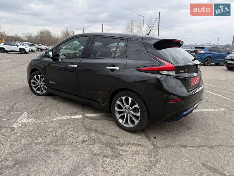 Хэтчбек Nissan Leaf 2018 в Киеве