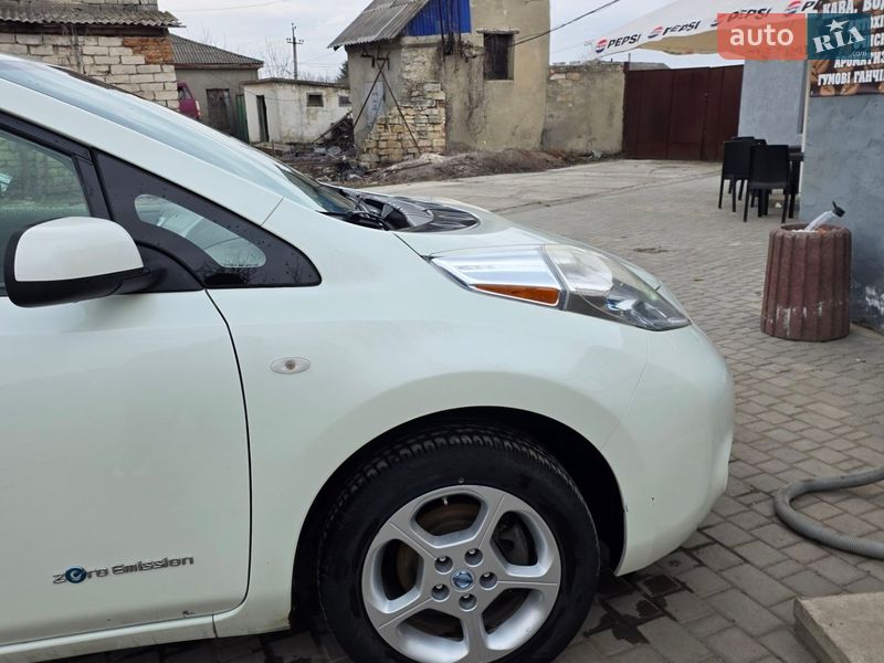 Хэтчбек Nissan Leaf 2011 в Подольске