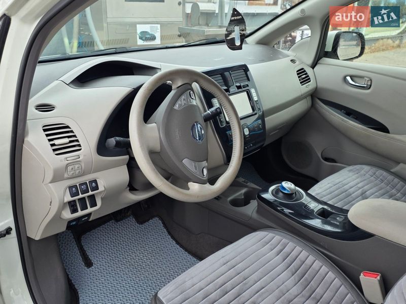 Хэтчбек Nissan Leaf 2011 в Подольске