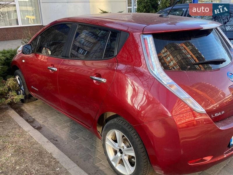 Хэтчбек Nissan Leaf 2012 в Черкассах фото Хэтчбек Nissan Leaf 2012 в Черкассах