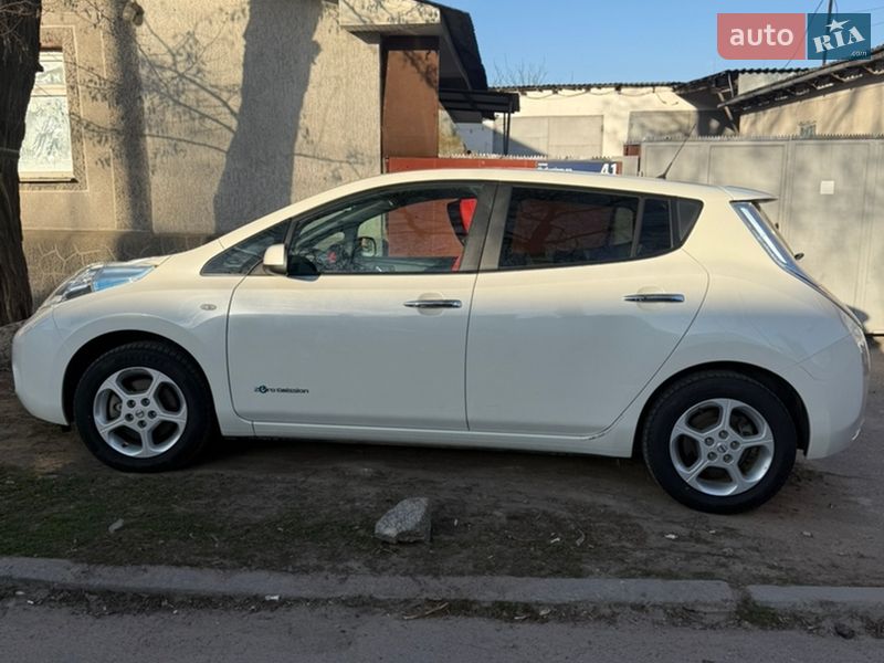 Хэтчбек Nissan Leaf 2017 в Кропивницком