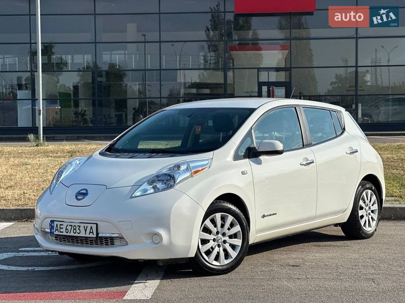 Хэтчбек Nissan Leaf 2015 в Желтых Водах фото Хэтчбек Nissan Leaf 2015 в Желтых Водах