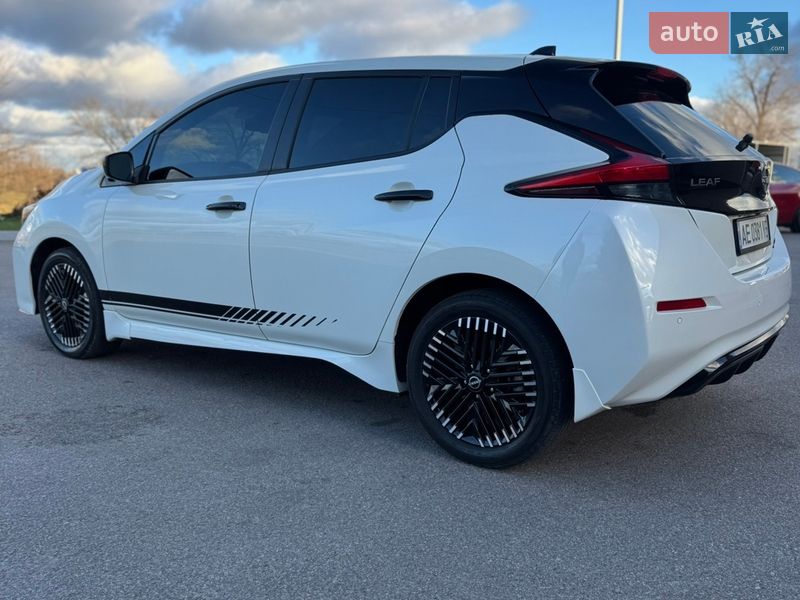 Хэтчбек Nissan Leaf 2023 в Днепре