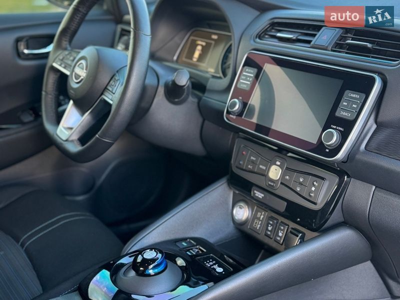 Хэтчбек Nissan Leaf 2023 в Днепре