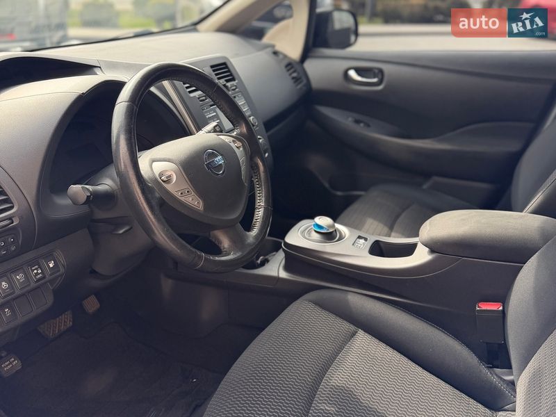 Хэтчбек Nissan Leaf 2015 в Киеве