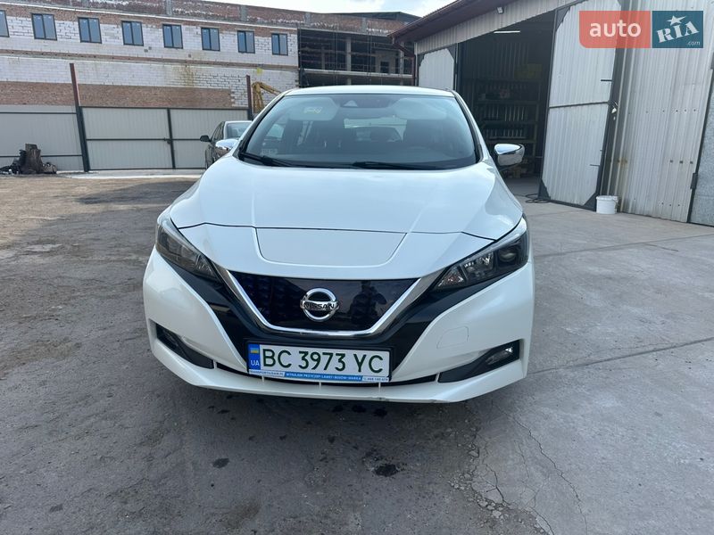 Хэтчбек Nissan Leaf 2018 в Сокале