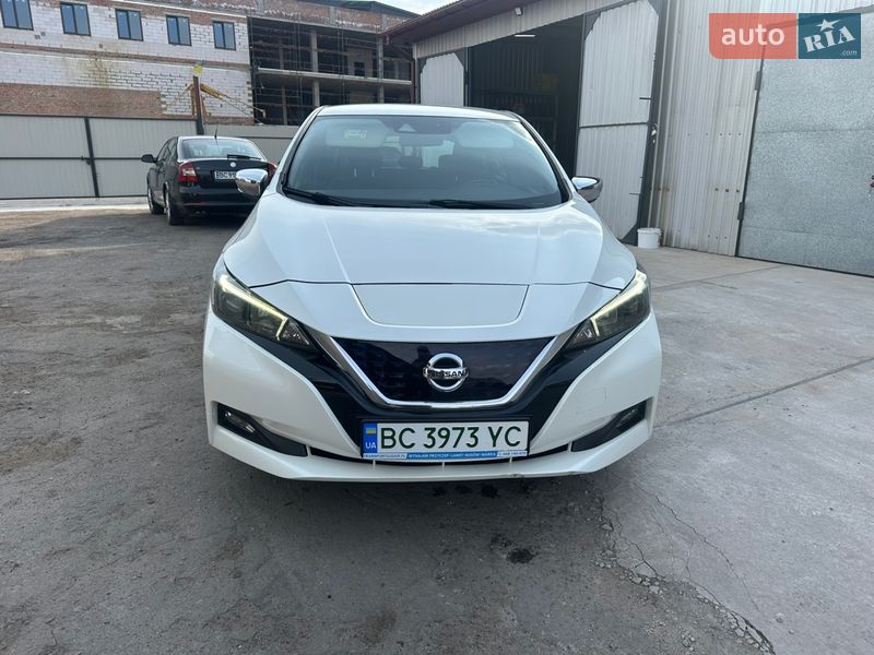 Хэтчбек Nissan Leaf 2018 в Сокале