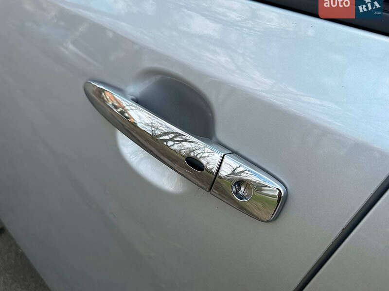 Хетчбек Nissan Leaf 2016 в Києві