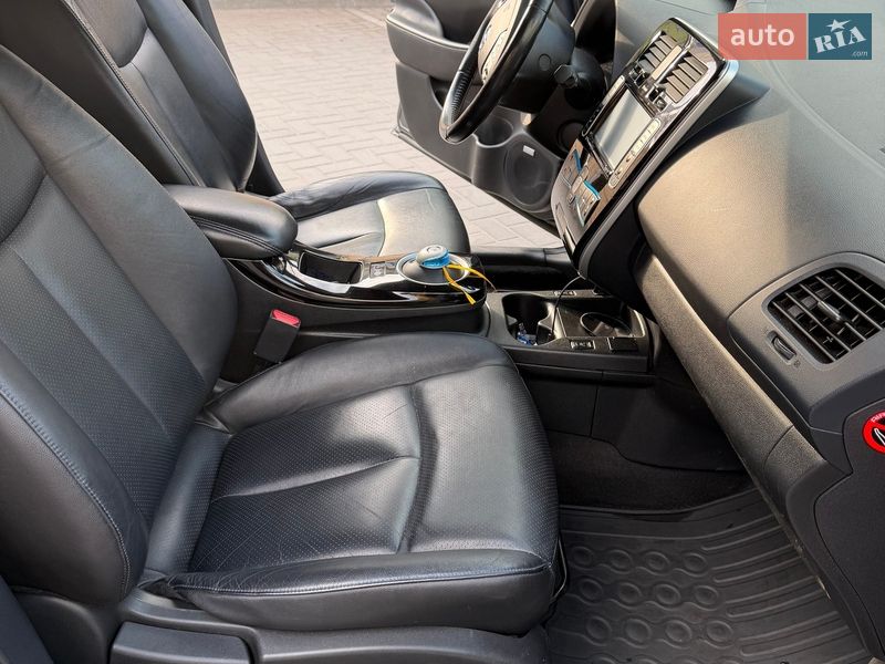 Хетчбек Nissan Leaf 2013 в Ірпені