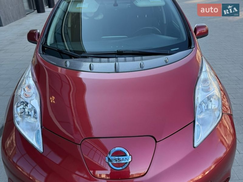 Хетчбек Nissan Leaf 2015 в Ужгороді