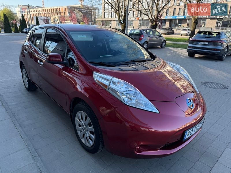 Хетчбек Nissan Leaf 2015 в Ужгороді
