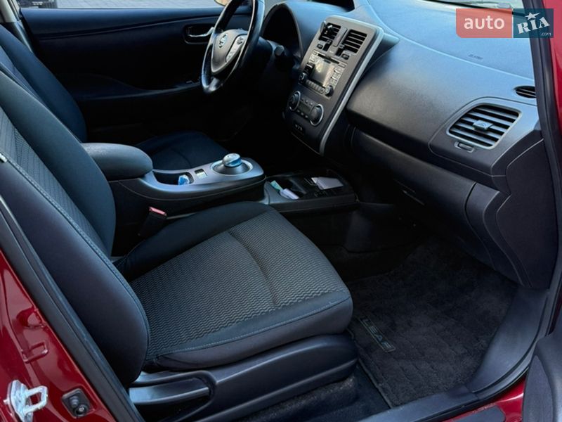 Хетчбек Nissan Leaf 2015 в Ужгороді