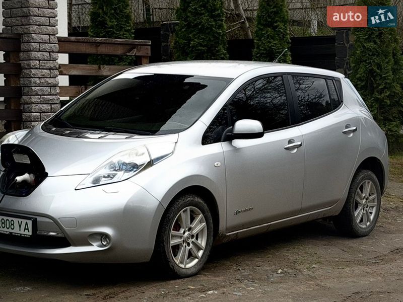 Хэтчбек Nissan Leaf 2012 в Ровно
